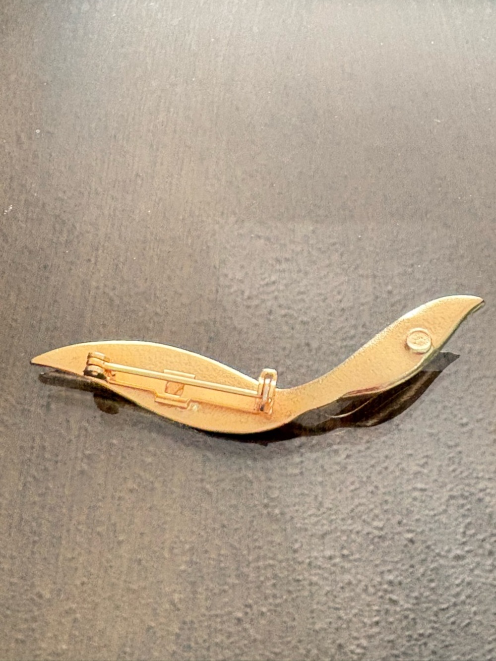 Gold Leaf Sculptural Brooch Textured Gold Tone Statement Pin - Picture 9 of 11